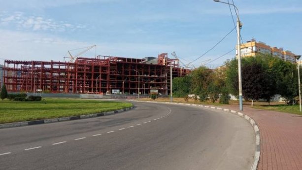 Возобновилось строительство ТРЦ МегаГринн в Брянске.