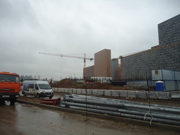 Продолжается строительство ЖК «Мякинино парк» от ПИК.