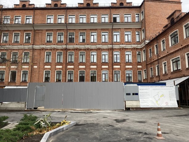 Строительство нового Хирургического корпуса на Ольховской улице.