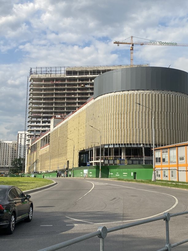 Строительство торгово-развлекательного центра Botaniсa Mall.