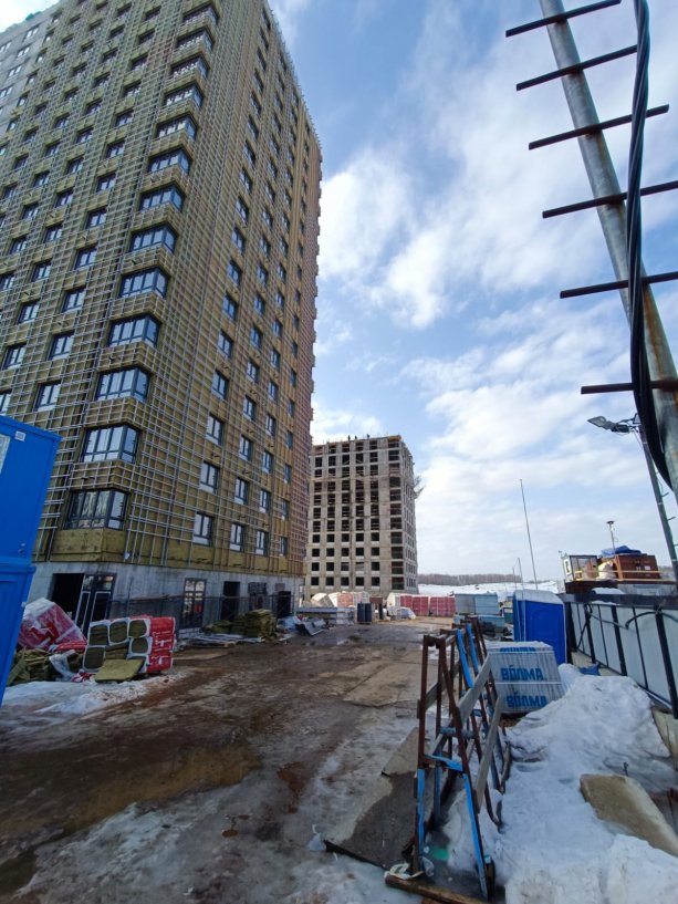 Строительство крупного ЖК Цветочные Поляны в Новой Москве.