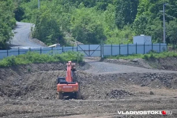 Строящийся рекреационно-спортивный комплекс Аквапарадайз Владивосток .