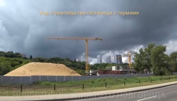 Строящийся Гостинично-выставочный комплекс на Гребном канале.