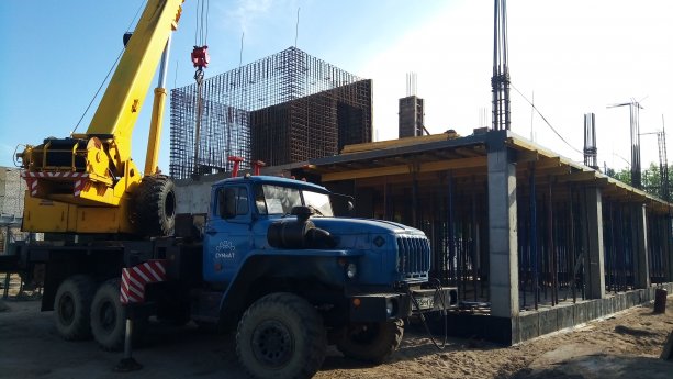 Строительство комплекса по сжижению природного газа в Клину.
