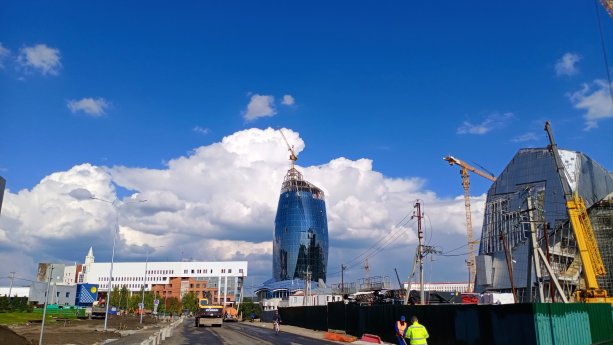 Строящийся гостиничный комплекс ОПЕРА Кемерово.