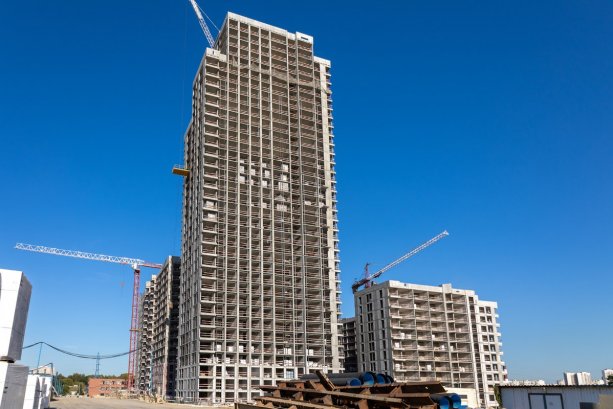 Строительство крупного ЖК Москворечье квартальной застройки.