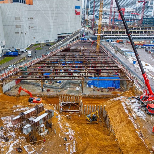Строительство бизнес-центра AIR в Москве.