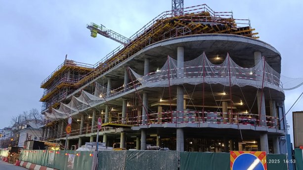 Новый строящийся офисный центр Сибур Тауэр на Якиманке.