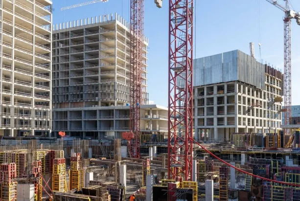 Строительство бизнес-центра STONE GRAIN на Старокалужское ш., 64, стр. 1, в Москве.